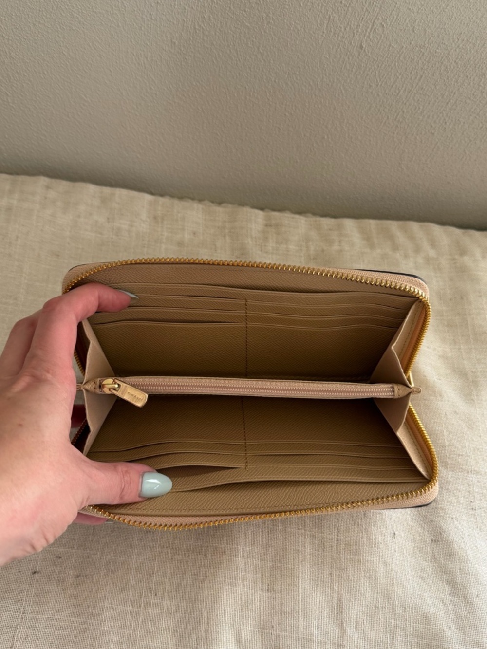 Coach Beechwood Beige Crossgrain Leather Zip Wallet NWT - Picture 8 of 9